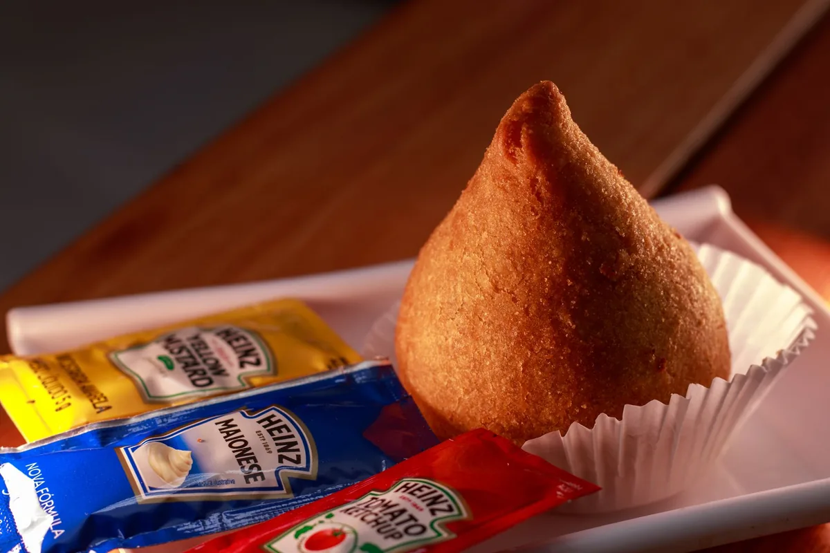 Coxinha de Frango de Liquidificador Rápida: Receita Fácil ou Método Tradicional? Veja Qual Vale Mais a Pena