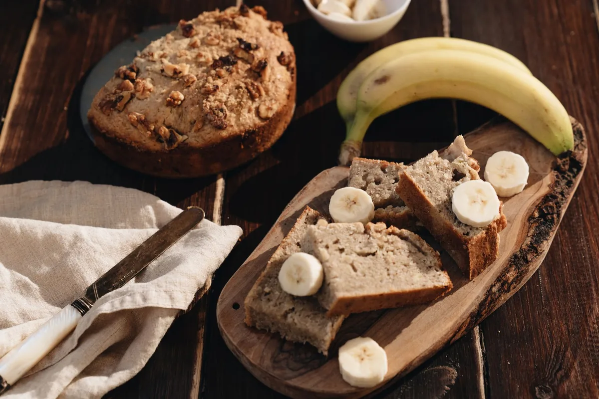 Bolo de Banana de Aveia: Receita Tradicional vs. Versão Fit e Integral
