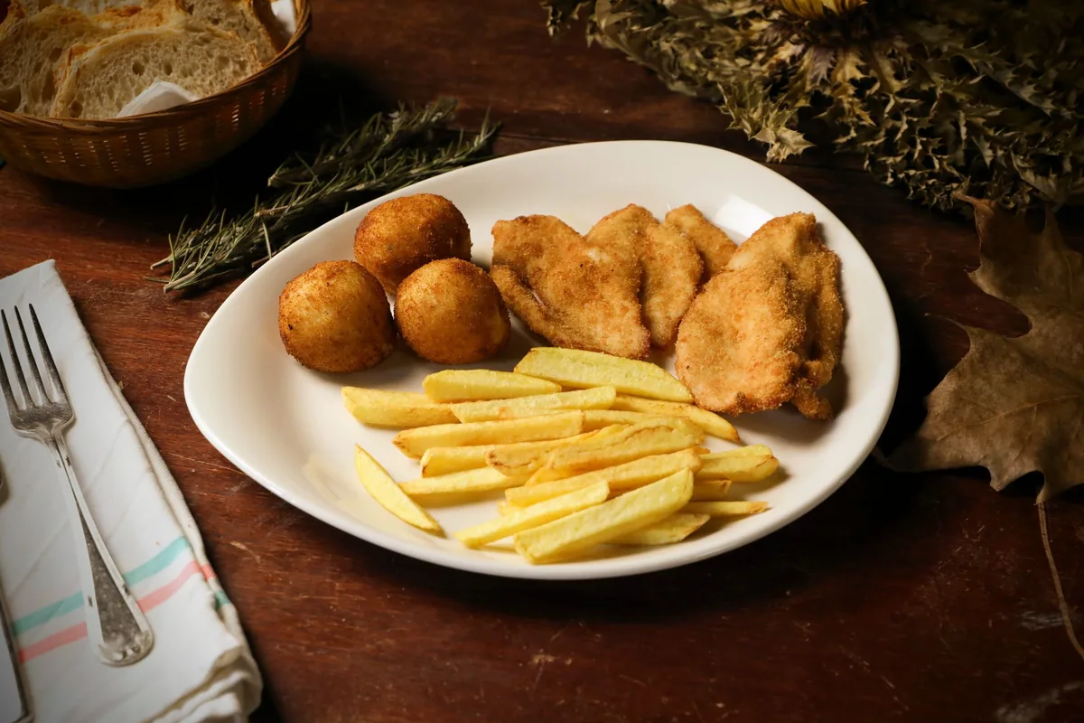 Como fazer frango empanado fácil e crocante em casa?